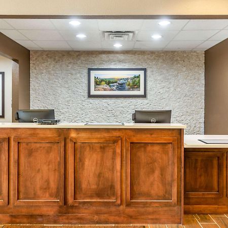 Comfort Inn Dekalb - Adjacent The University Bagian luar foto