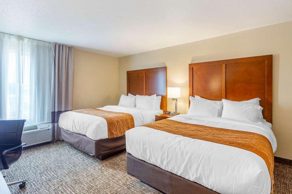Comfort Inn Dekalb - Adjacent The University Ruang foto