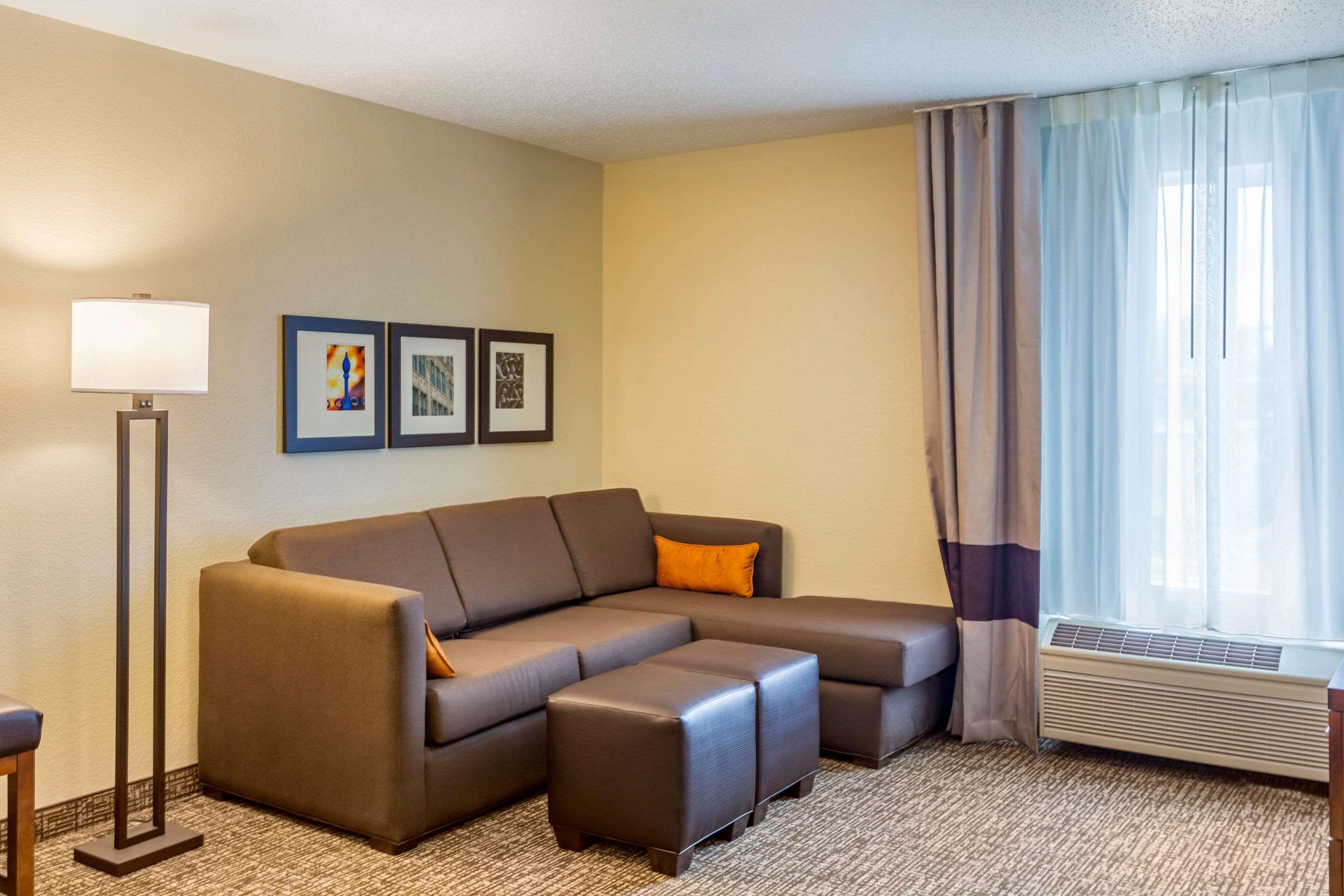 Comfort Inn Dekalb - Adjacent The University Bagian luar foto