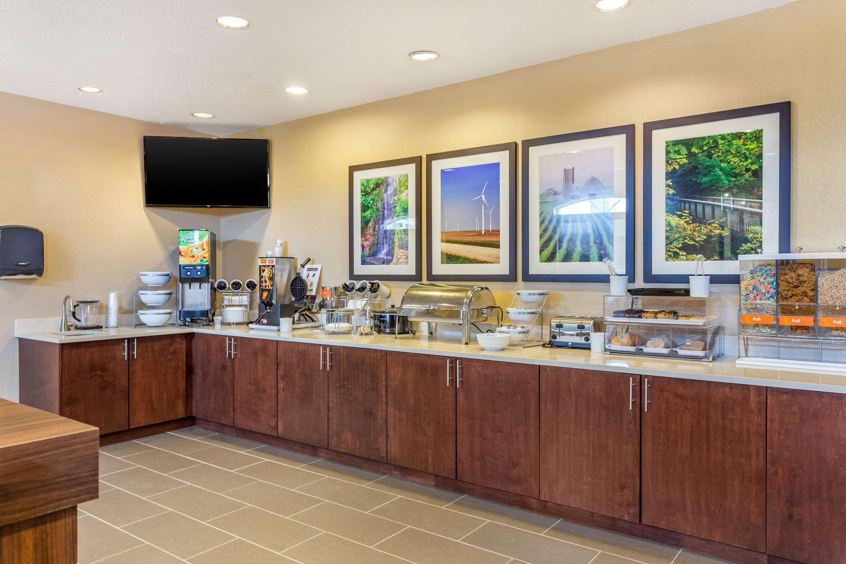 Comfort Inn Dekalb - Adjacent The University Bagian luar foto