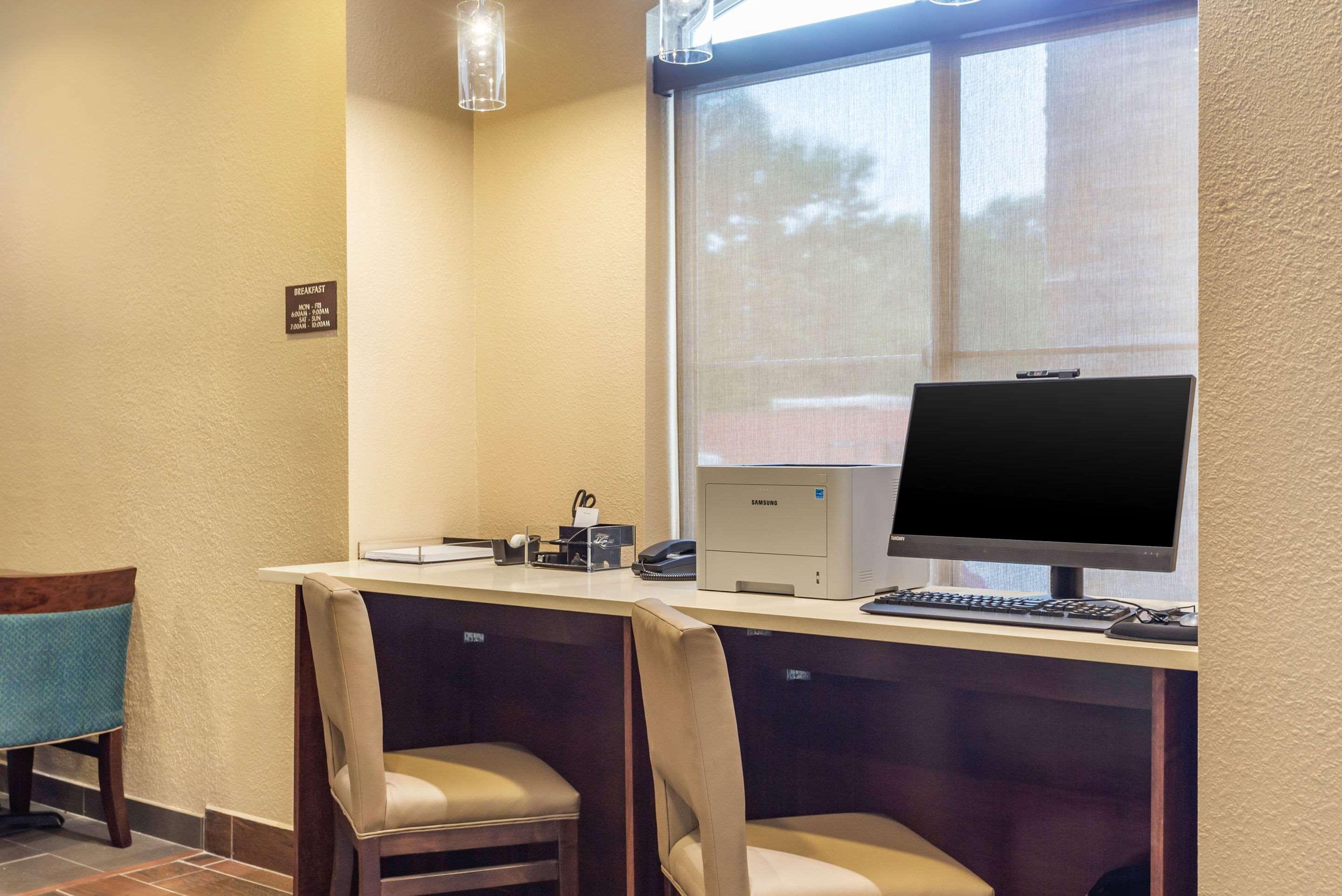 Comfort Inn Dekalb - Adjacent The University Bagian luar foto