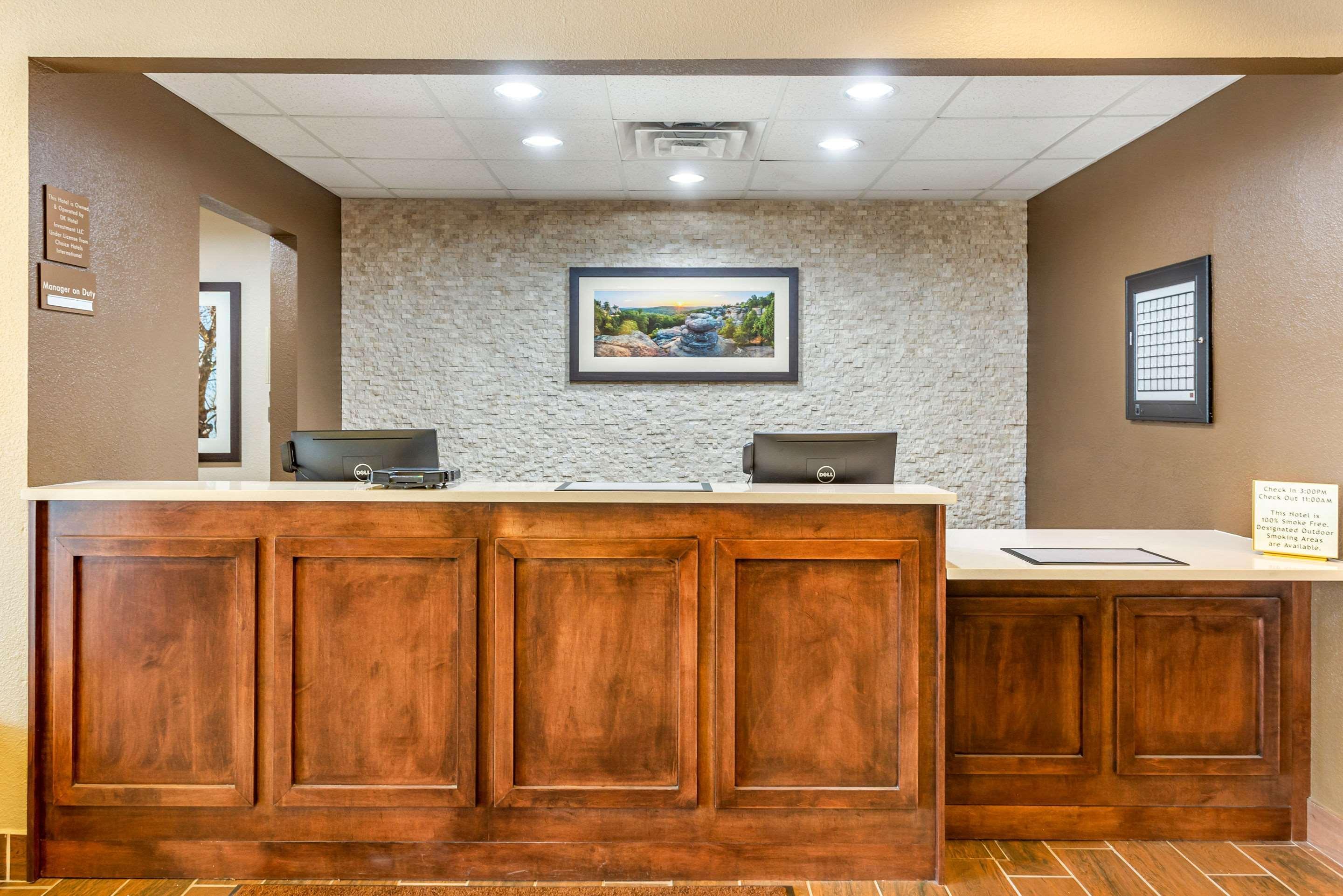 Comfort Inn Dekalb - Adjacent The University Bagian luar foto