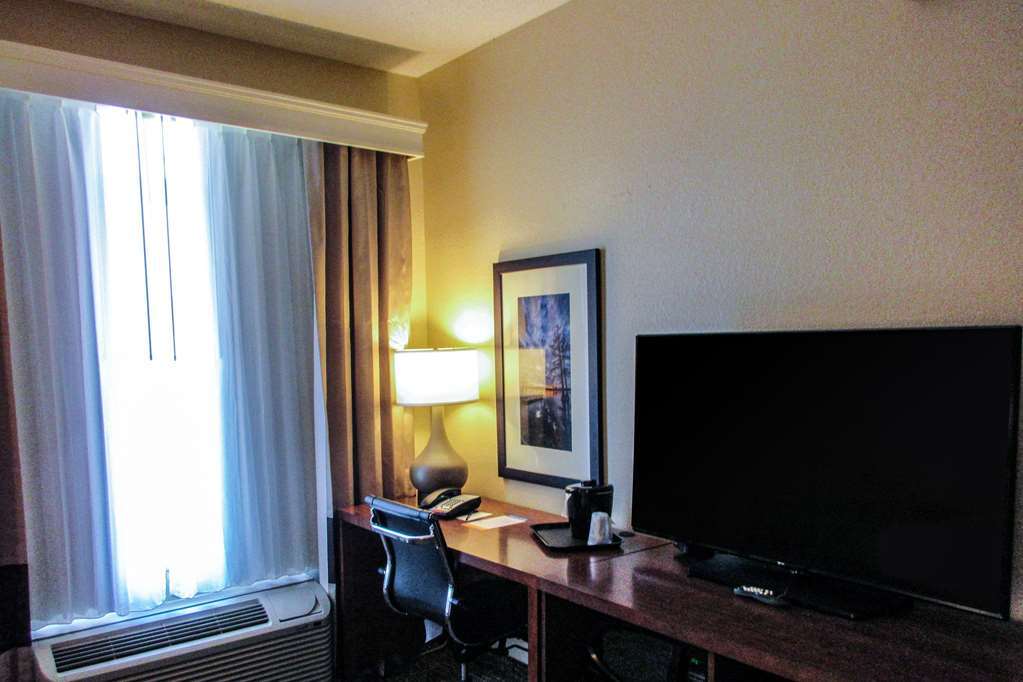 Comfort Inn Dekalb - Adjacent The University Ruang foto