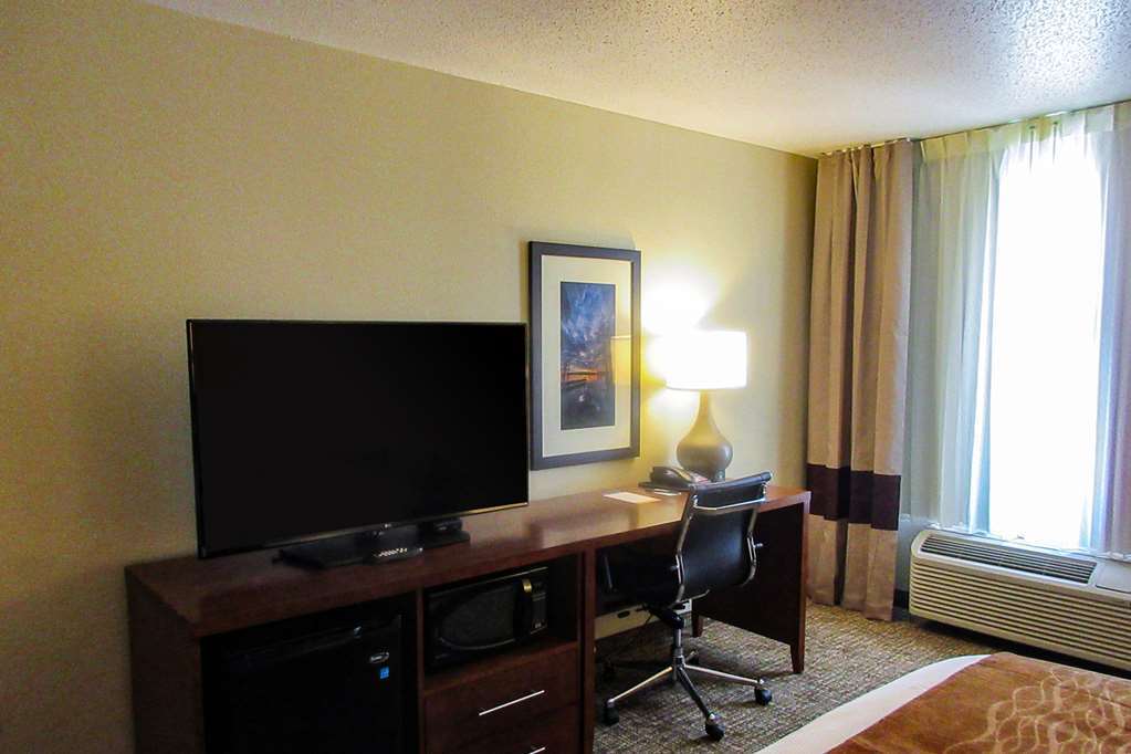 Comfort Inn Dekalb - Adjacent The University Ruang foto
